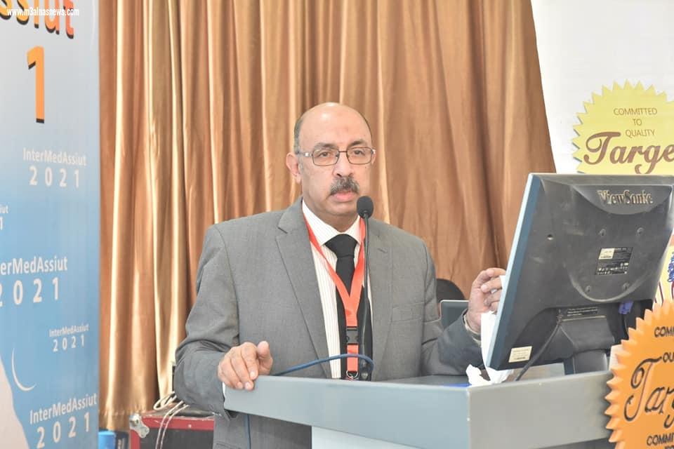 محافظ أسيوط يشهد انطلاق المؤتمر السنوى لقسم الباطنة ووحدة الجهاز الهضمى بمستشفى اسيوط العام